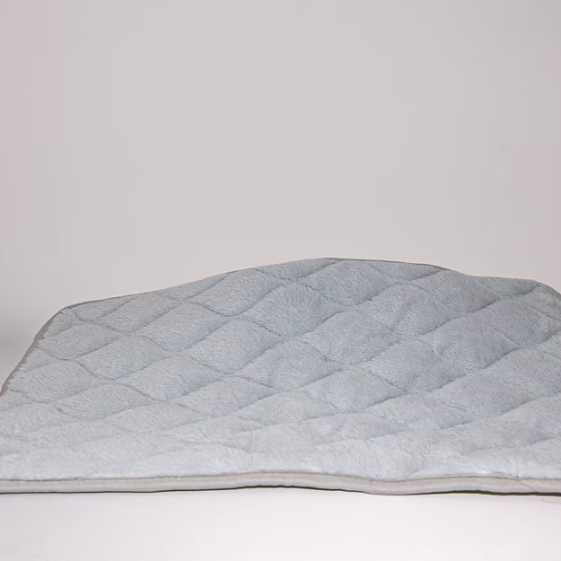 Machine washable crate mat